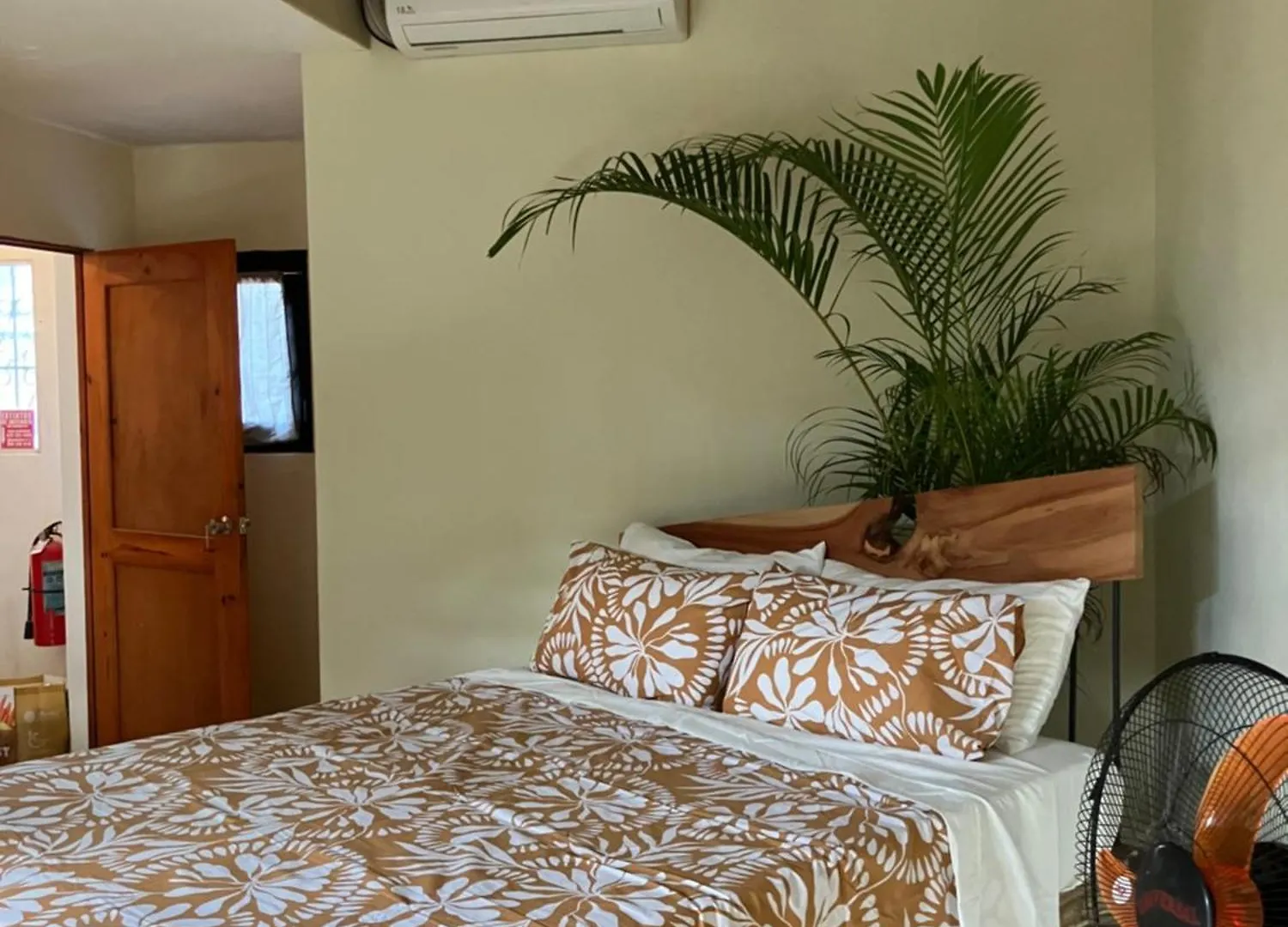Yes Papa! Rooms Only 100M From The Beach! Las Galeras 2*,  Dominican Republic